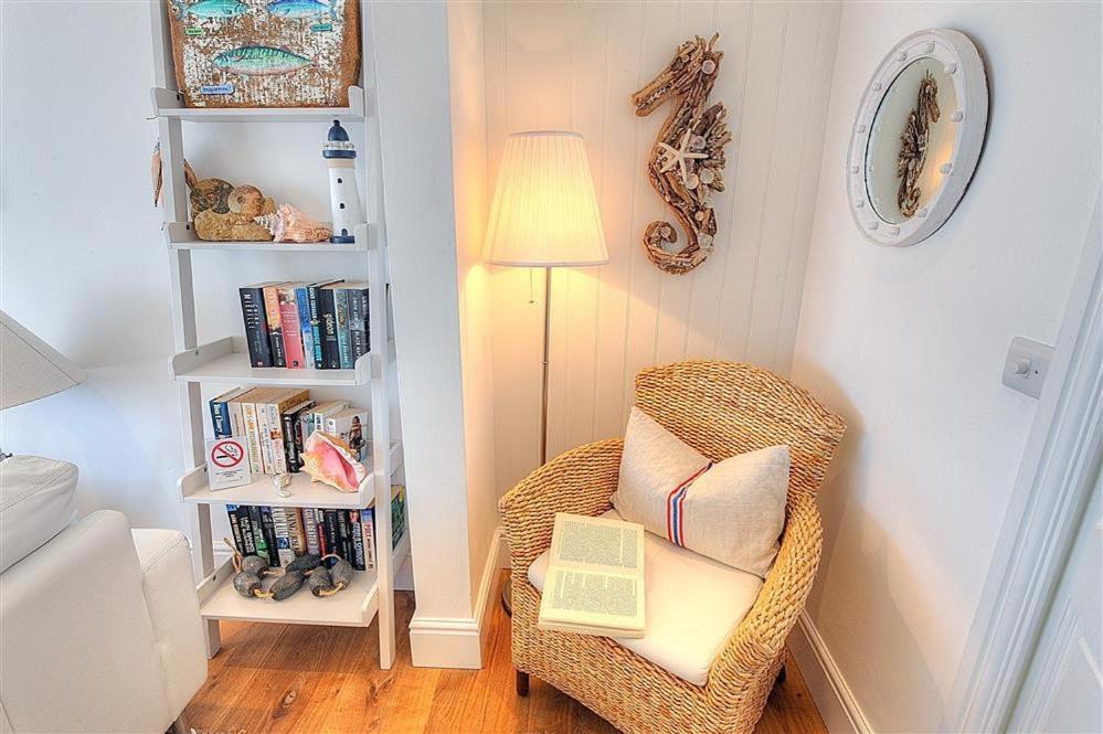 Seahorse Apartment Лайм Риджис Екстериор снимка