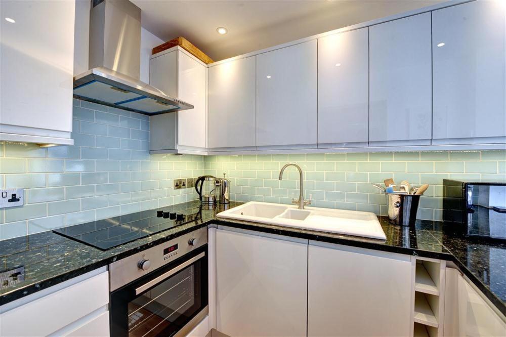 Seahorse Apartment Лайм Риджис Екстериор снимка